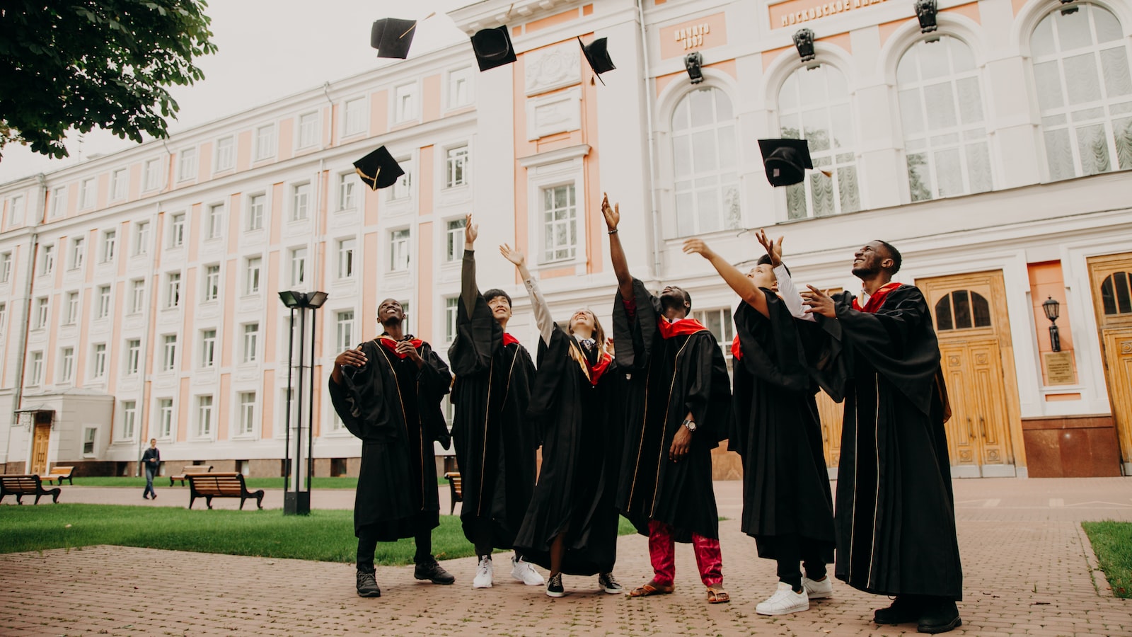 Achieve Bachelor's Degree Online: Explore College Options